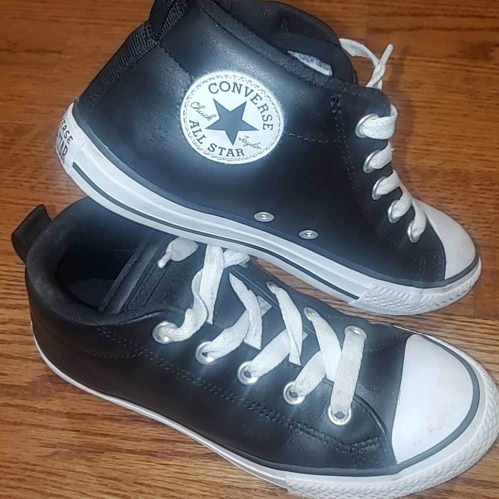 Boys converse
